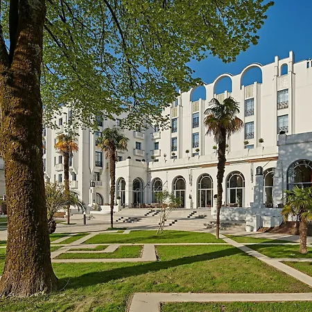 Hotel & Bleues Le Splendid 4*