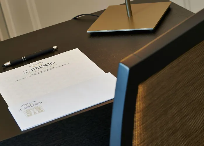 Hotel & Bleues Le Splendid 4*